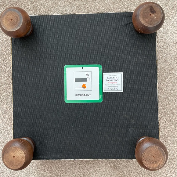 Scully & Scully Fine Quality Tapestry Footstool Woodpecker Brand New NWT - Picture 5 of 13